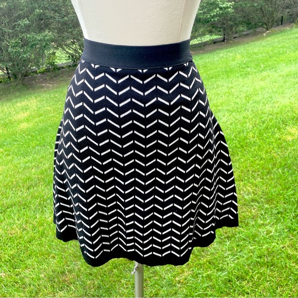 Olive & Oak Knit Skirt - Picture 3 of 14